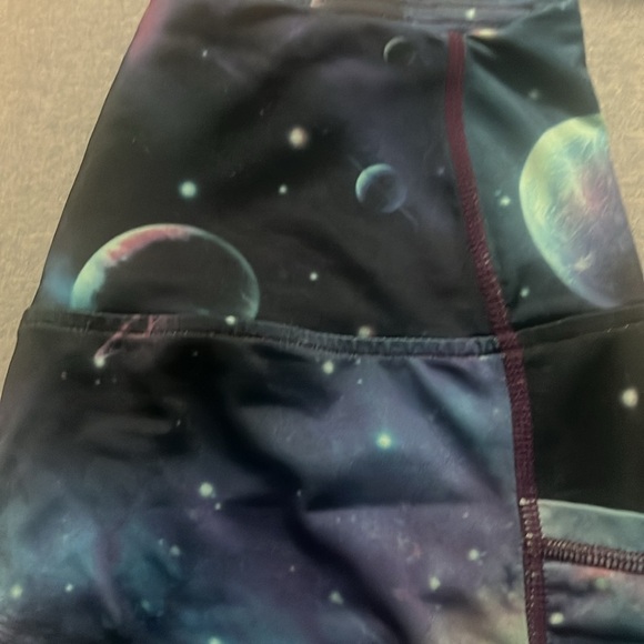 Tank & Galaxy capri length leggings (M) - Picture 7 of 8